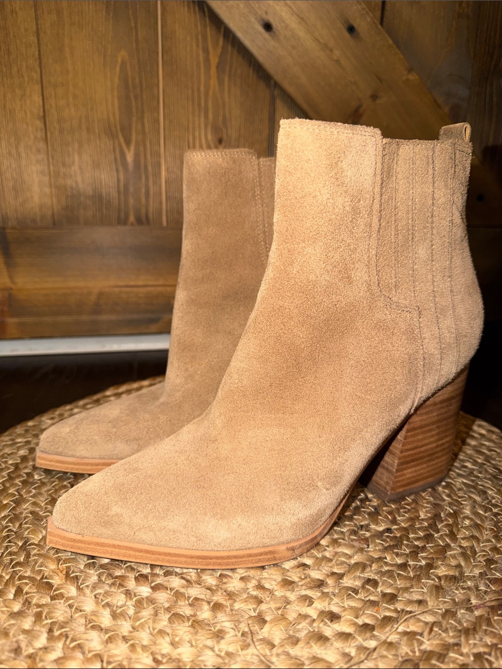 Marc Fisher Oshay Pointed-Toe Suede Ankle Boots tan color size 7.5 - Picture 2 of 6